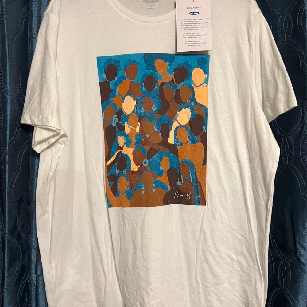 Reyna Noriega Graphic T-Shirt